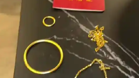 女子晒结婚六金一掉地上弹跳作响