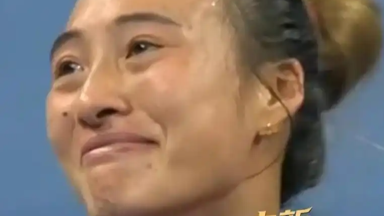 解说哽咽：我们迎来了自己的女单冠军