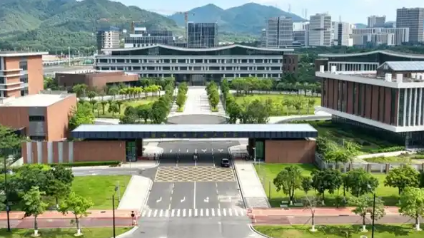 格力技工学校开学 董明珠担任校长