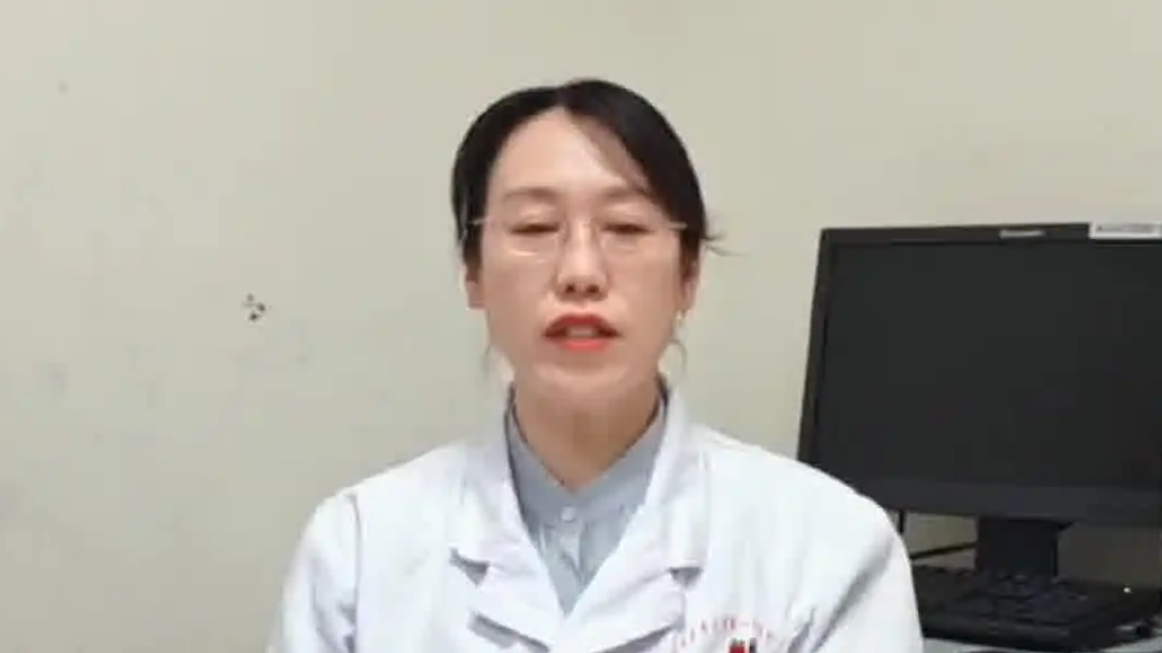 医生回应女子健身后尿液变成深褐色