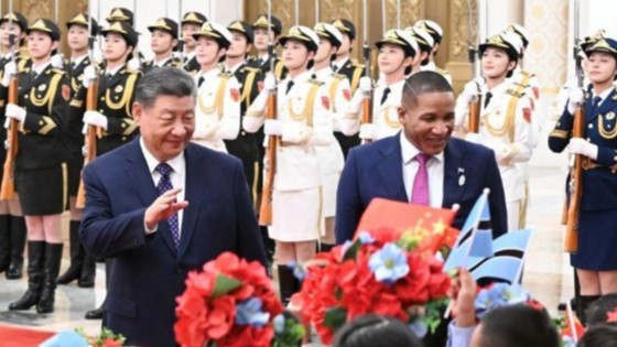 习近平同博茨瓦纳总统博科会谈