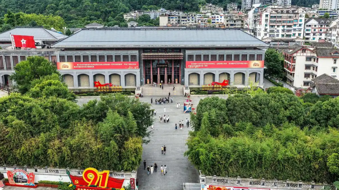 不忘红色来路 走好发展新路